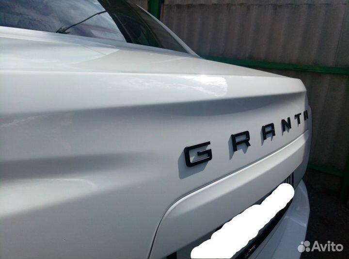 Шильдик Granta черный глянец в стиле Порше