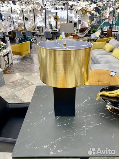 Дизайнерская настольная лампа