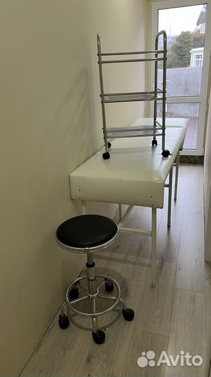 Кушетка массажная, тележка и стул для косметолога