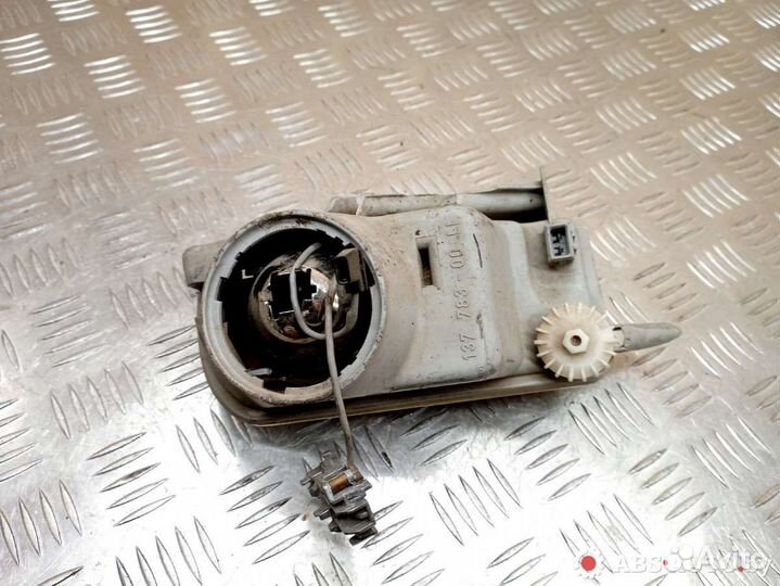 Фара противотуманная левая Volkswagen Transporter