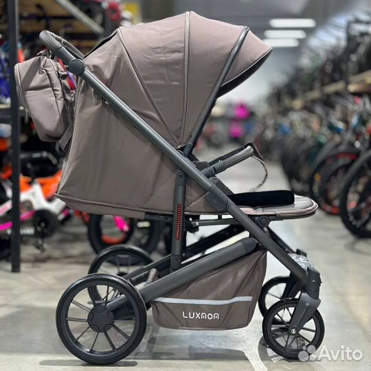 Прогулочная коляска новая