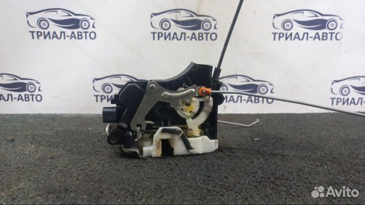 Замок двери передний правый Mitsubishi Lancer 9