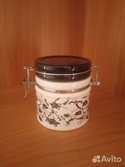 Банка с бугельным замком