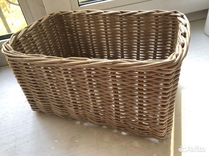 Корзина плетеная из бумажной лозы
