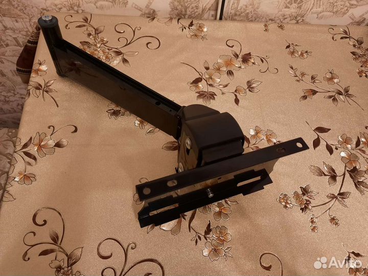 Кронштейн для телевизора на стену поворотный