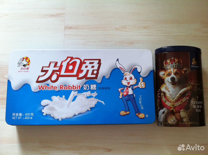 Коробки жестяные и деревянная из-под чая