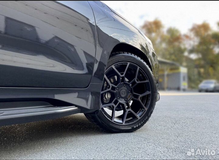 Диски r22 black 6-139.7 на Cadillac Escalade