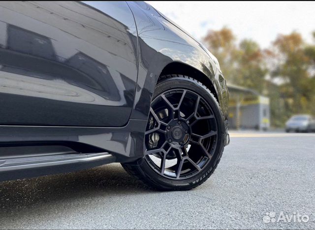 Диски r22 black 6-139.7 на Cadillac Escalade