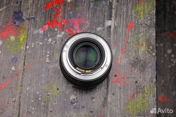 Canon EF 50mm f/1.4 USM s/n 735