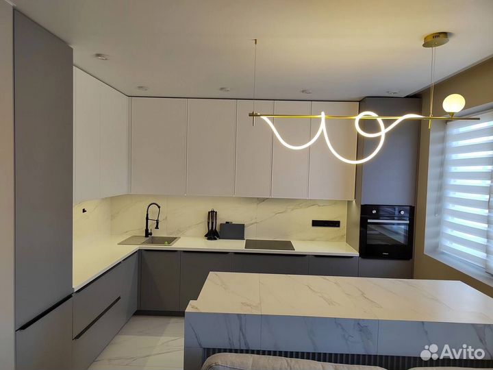 Кухня на заказ с современным дизайном