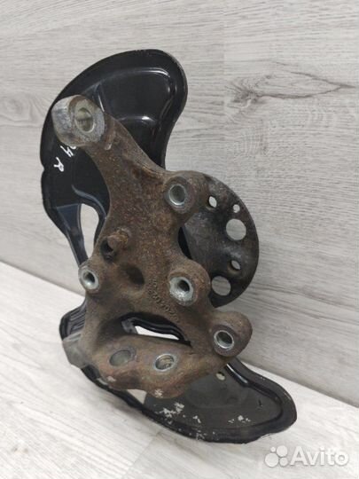 Поворотный кулак правый Mercedes C-Class W204