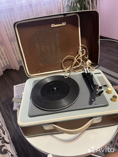 Проигрыватель винила юность 301 с пластинками