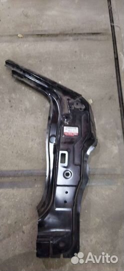 Облицовка правой дверной стойки перед. Kia Rio 3