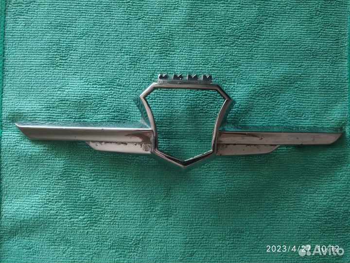 Птичка на капот