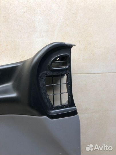 Обшивка двери передняя левая Dodge Caravan 3 EDZ