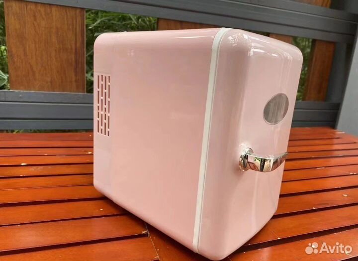 Автомобильный мини-холодильник