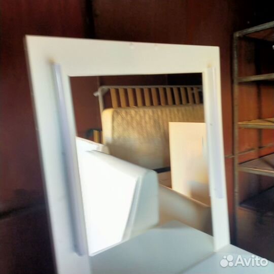 Столик для макияжа/туалетный с зеркалом