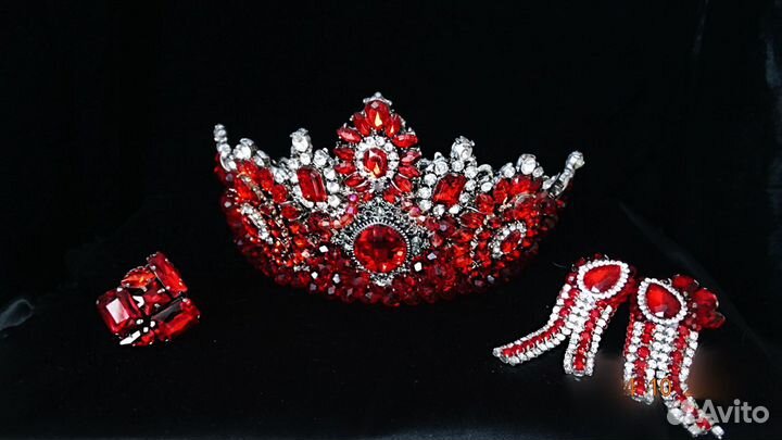 Аренда крыльев, роуч, корон, диадем, тиар