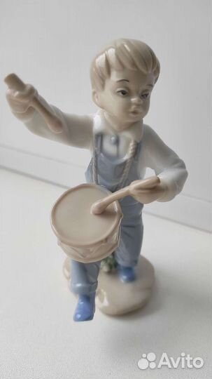 Фарфоровые статуэтки детей