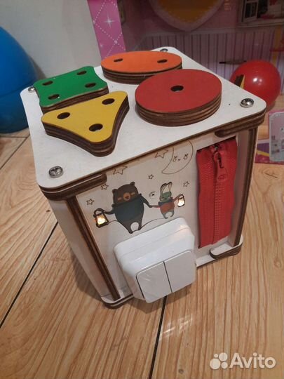 Бизидом со светом Бизиборд