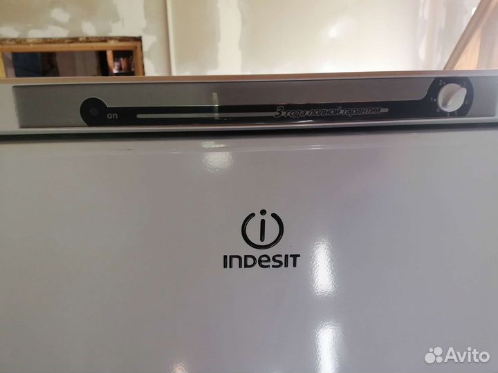 Холодильник бу большой Indesit