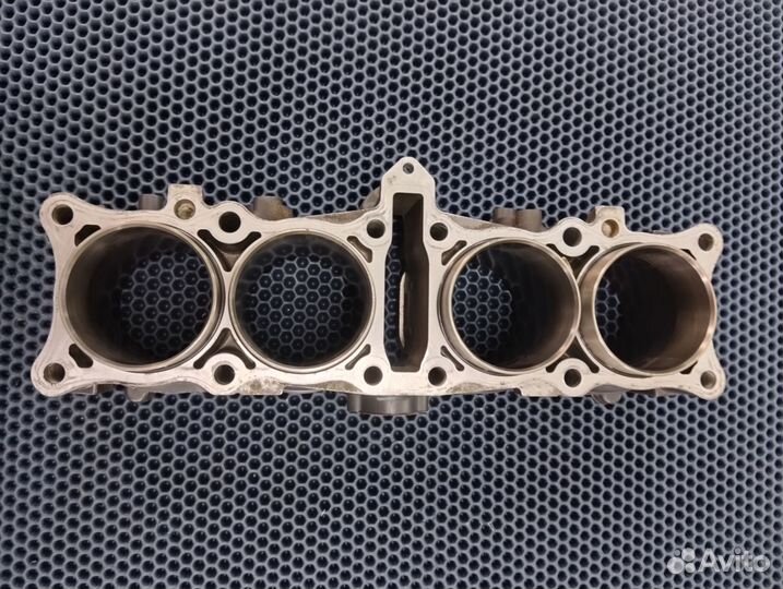 Suzuki RF900R T703 блок цилиндров