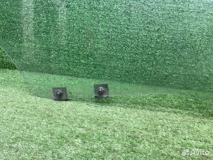 Стекло двери переднее правое Renault Logan