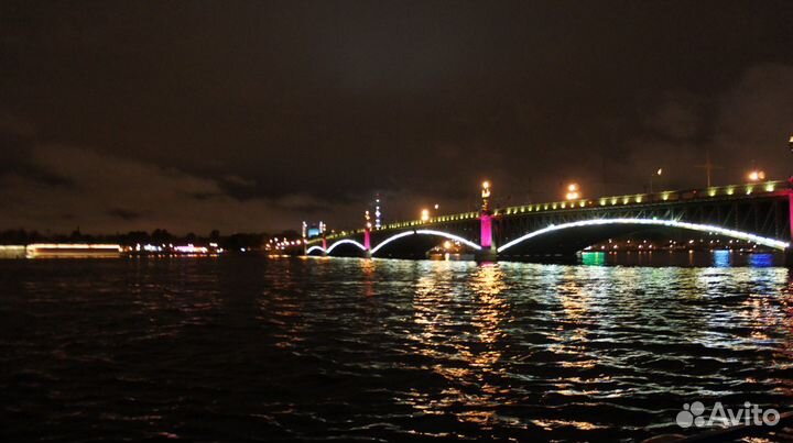 Развод мостов на катере