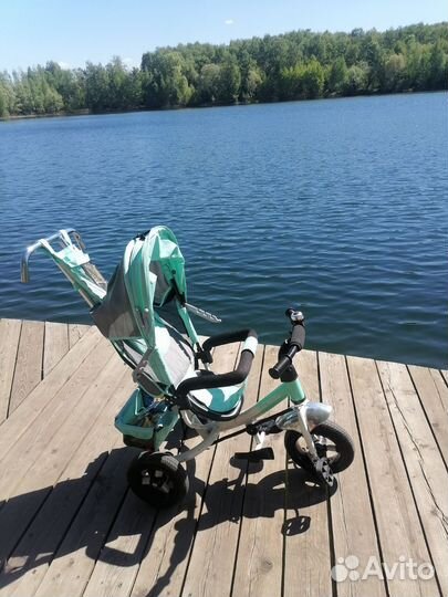 Коляска трёх колёсная