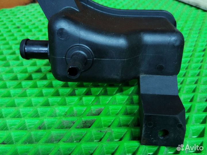 Бачок гур Mitsubishi carisma