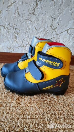 Продам детские лыжные ботинки