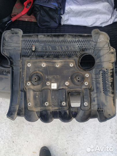 Крышка на двигатель