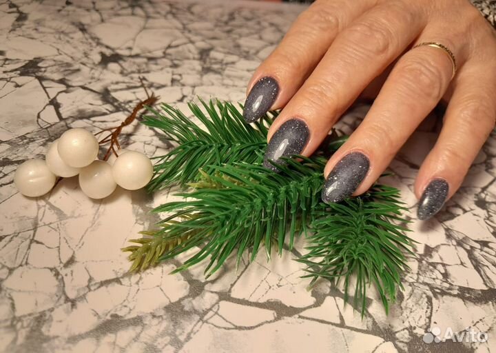 Модель на маникюр и наращивание ногтей