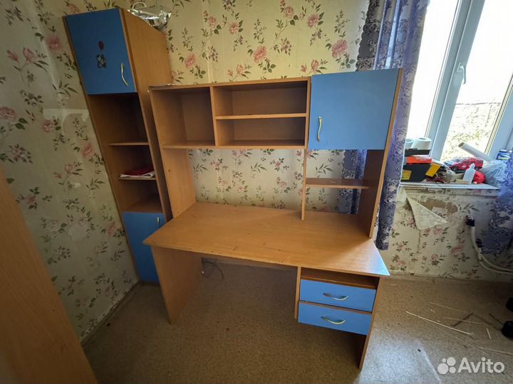 Письменный стол