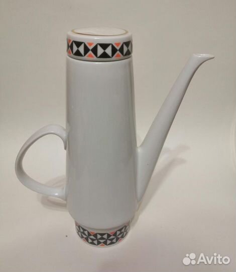 Сервиз с геометрическим орнаментом