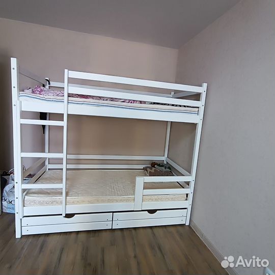 Кровать двухъярусная. Массив сосны. Изготовитель