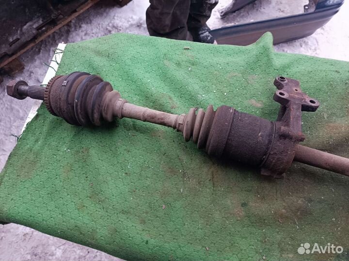 Привод правый Ниссан Максима A32 2.0л. МКПП