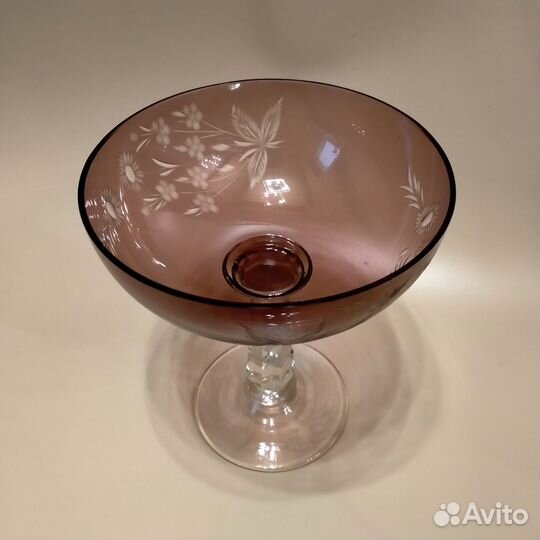 Вазочка на ножке марганцевое стекло