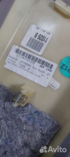 Обшивка средних стоек Cadillac SRX