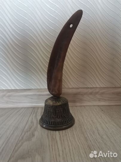 Колокол с ручкой из рога