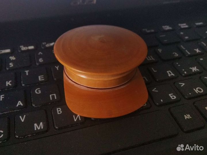 Деревянная пудреница в форме кепки СССР