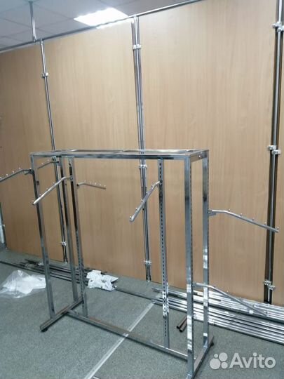 Стойка для одежды