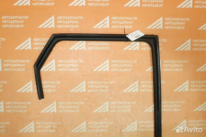 Уплотнитель стекла заднего правого Kia Ceed CD