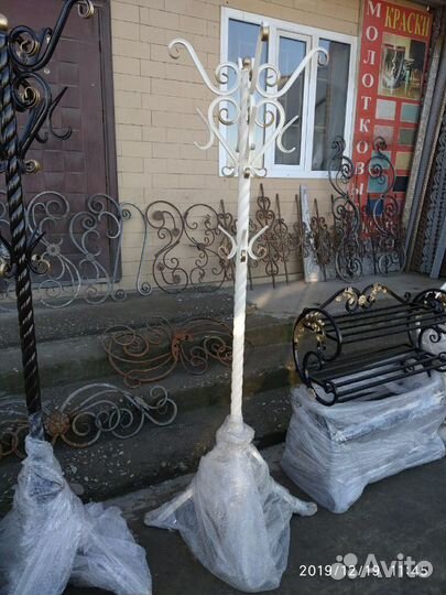 Кованая вешалка