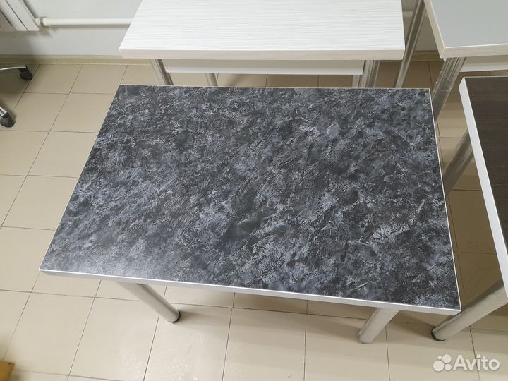 Кухонный стол новый размер 90/60