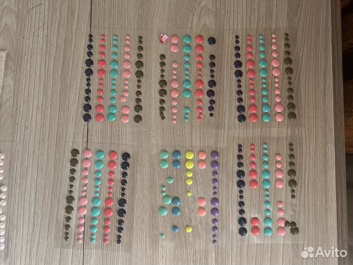 Дотс, стразы, украшения