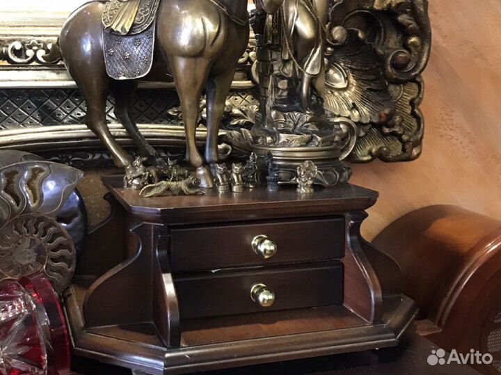 Старинная жардиньерка