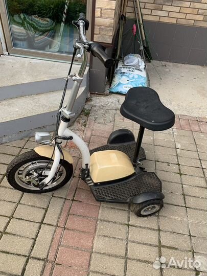 Электросамокат трехколесный с сиденьем