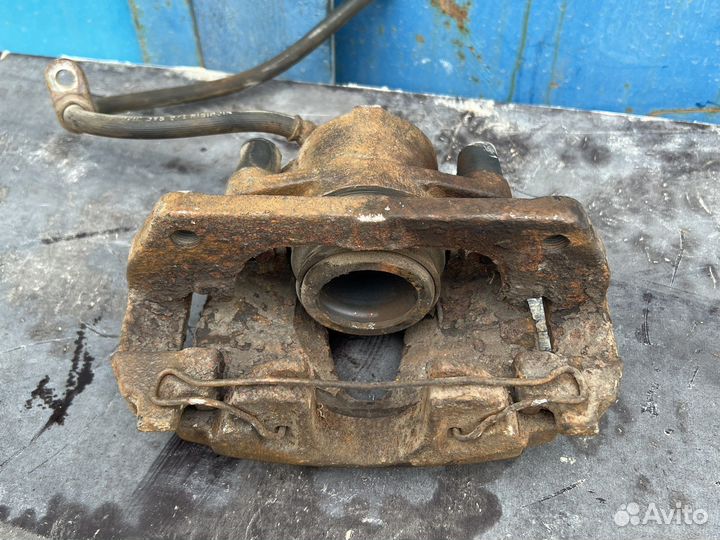 Honda accord 7 передний левый суппорт