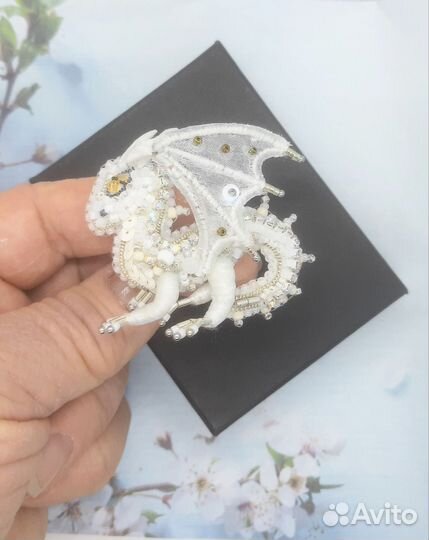Брошь из бисера дракон